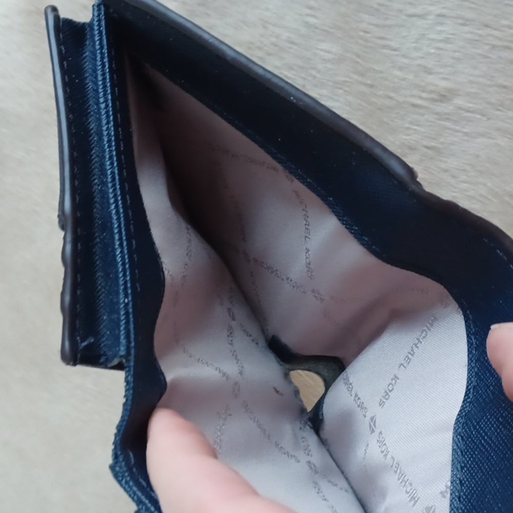 Michael Kors Wallet - Picture 5 of 16